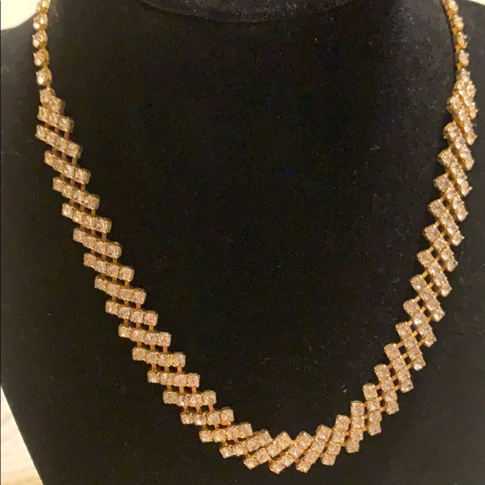 Gold tone vintage necklace